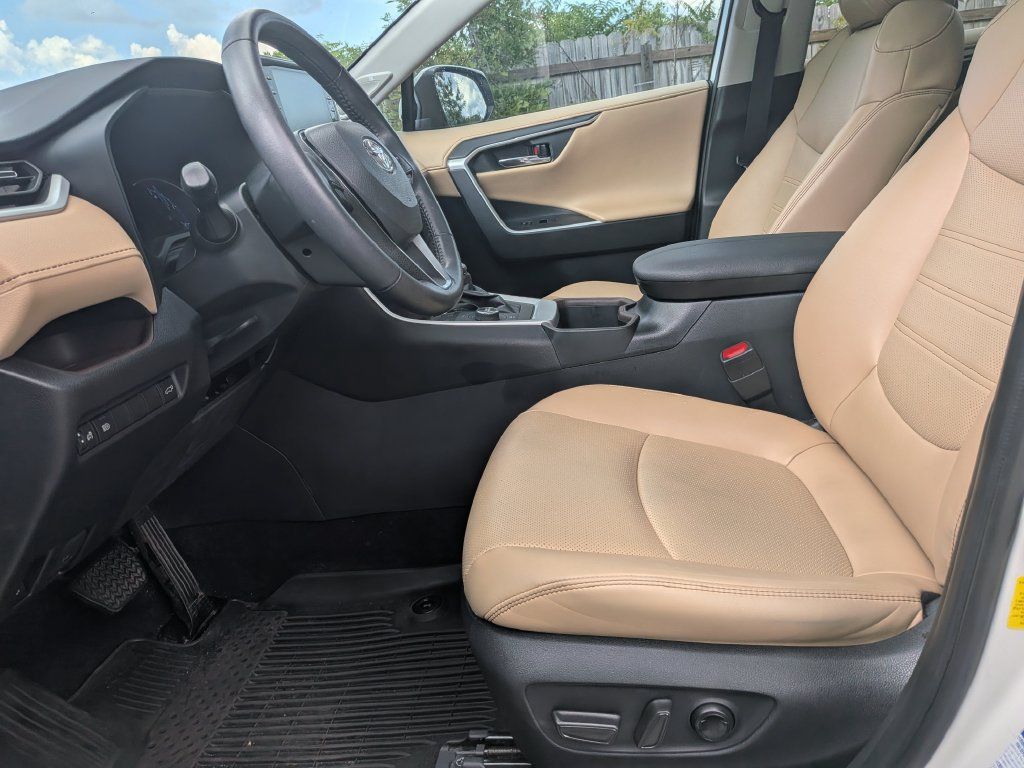 Used 2022 Toyota RAV4 Limited AWD/4WD image 10
