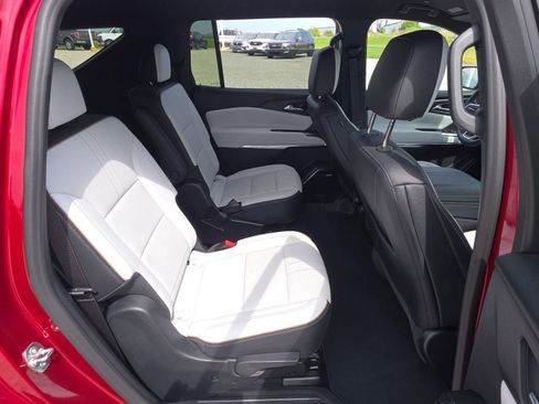 Used 2024 Chevrolet Traverse RS FWD image 11