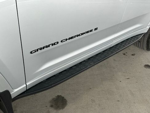 New 2026 Jeep Grand Cherokee L Summit w/ Obsidian Package AWD/4WD image 34