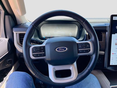 Used 2023 Ford Expedition Limited AWD/4WD image 11