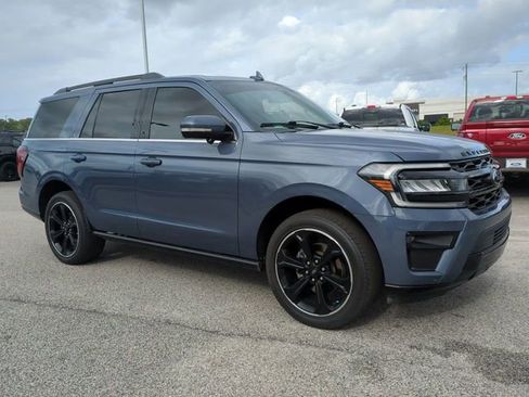 Used 2023 Ford Expedition Limited RWD image 2