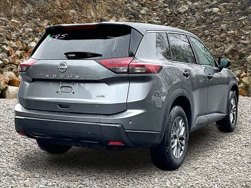 Used 2024 Nissan Rogue S AWD/4WD image 2