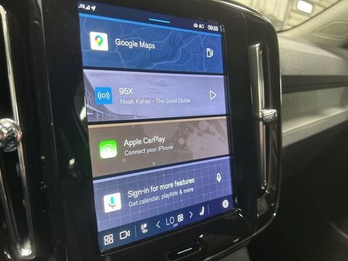 Used 2025 Volvo XC40 B5 Core image 14