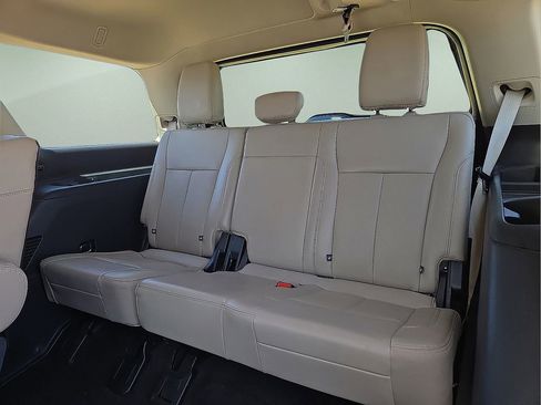 Used 2022 Ford Expedition XLT image 15