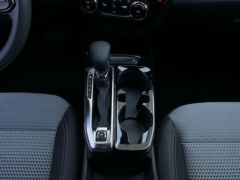 Used 2025 Chevrolet Trax LT image 14