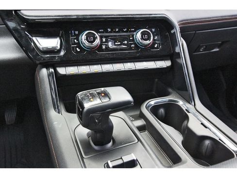 Used 2023 GMC Sierra 1500 AT4 w/ Technology Package AWD/4WD image 28