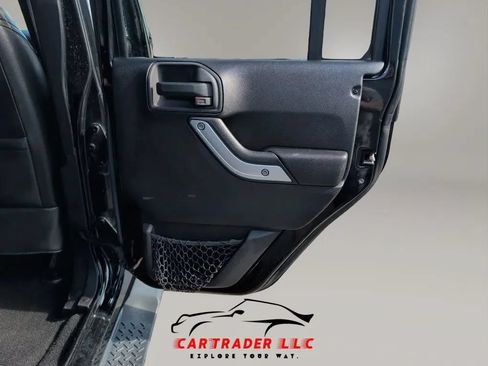 Used 2015 Jeep Wrangler Unlimited Sahara w/ Max Tow Package AWD/4WD image 21