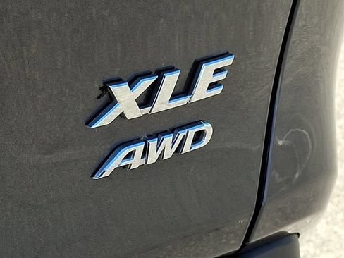 Used 2025 Toyota RAV4 XLE AWD/4WD image 31