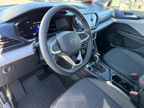Certified 2023 Volkswagen Taos SE w/ Panoramic Sunroof Package image 29