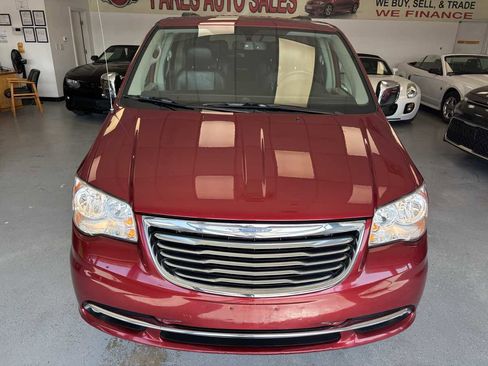 Used 2011 Chrysler Town & Country Touring-L w/ Driver Convenience Group image 7