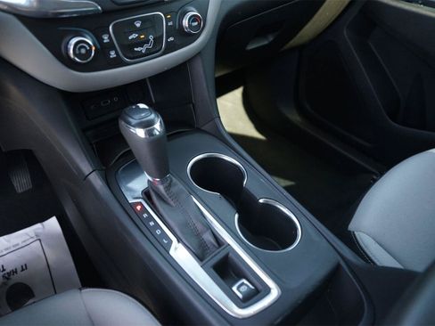 Used 2019 Chevrolet Equinox LS FWD image 28