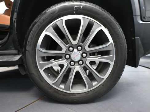 Used 2017 GMC Acadia SLT w/ LPO, Floor Liner Package AWD/4WD image 12