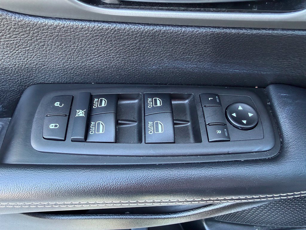 Used 2025 Chrysler Pacifica Select FWD image 15