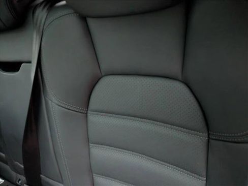 Used 2021 Porsche Macan image 16