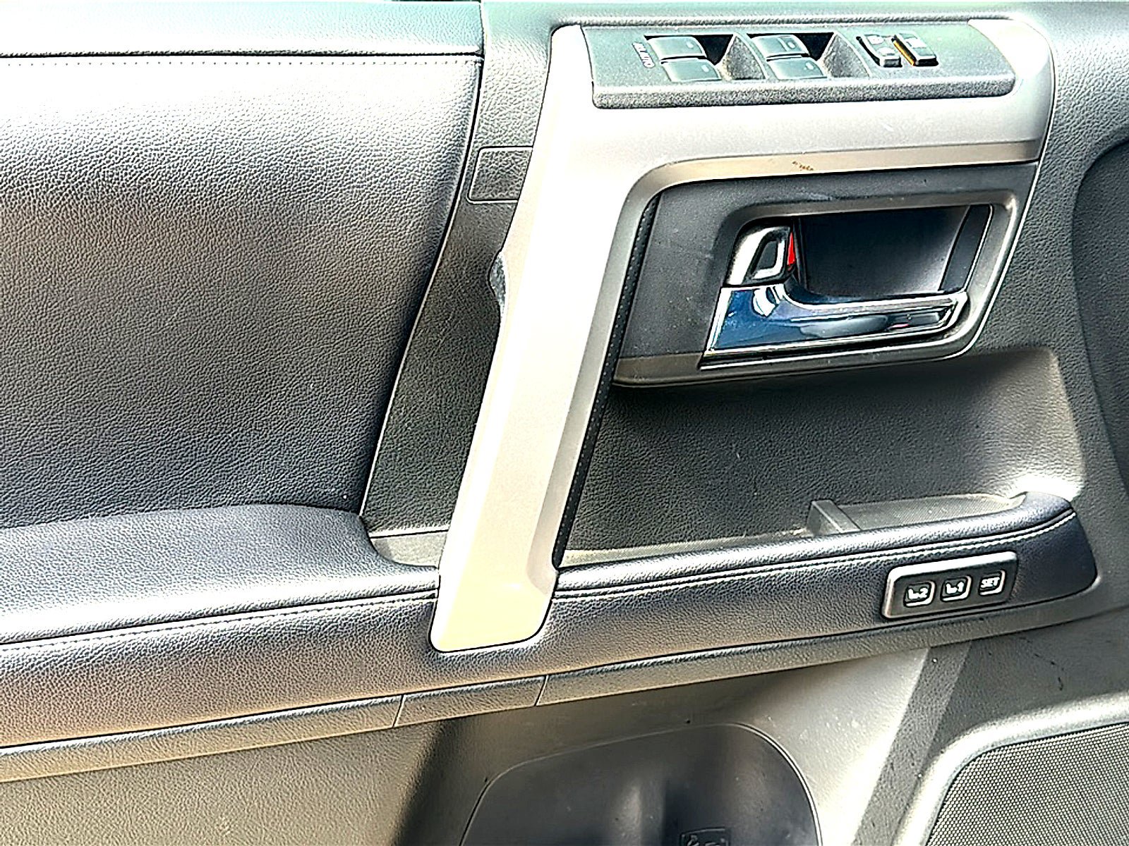 Used 2018 Toyota 4Runner Limited RWD image 9