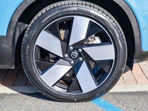 Used 2023 Volvo XC40 Recharge Ultimate w/ Protection Package Premier AWD/4WD image 11