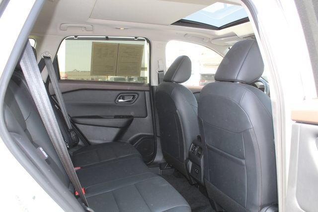 Used 2023 Nissan Rogue SV w/ SV Premium B Package AWD/4WD image 17