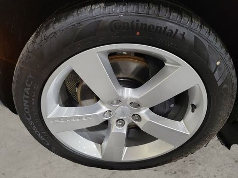 Used 2024 Land Rover Defender 110 SE AWD/4WD image 9