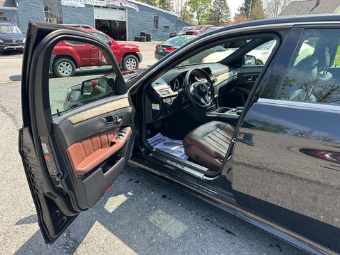 Used 2014 Mercedes-Benz E 550 4MATIC Sedan image 13