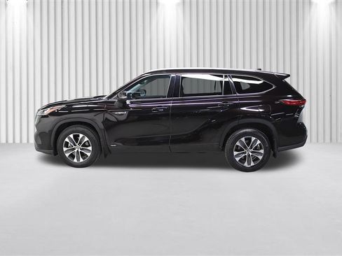 Used 2020 Toyota Highlander XLE AWD/4WD image 7