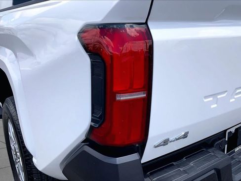 Used 2025 Toyota Tacoma SR AWD/4WD image 29