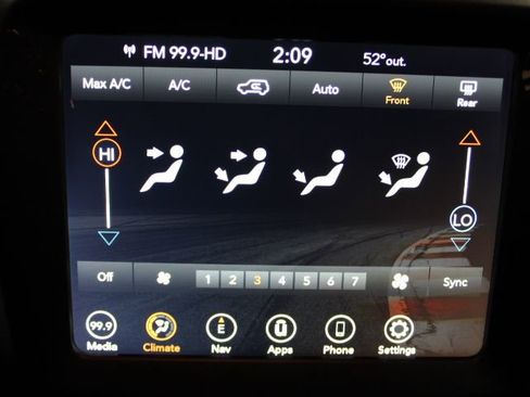 Used 2023 Jeep Renegade Latitude image 41