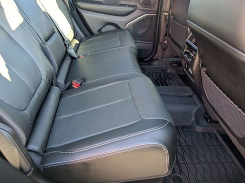 Used 2024 Jeep Grand Cherokee Overland w/ Luxury Tech Group IV image 28