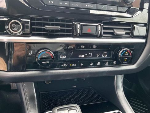 Used 2022 Nissan Pathfinder SV image 31