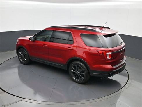 Used 2018 Ford Explorer XLT w/ Equipment Group 202A image 20