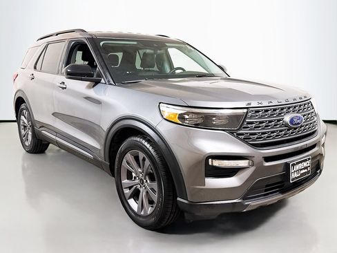 Used 2022 Ford Explorer XLT w/ Equipment Group 202A RWD image 3