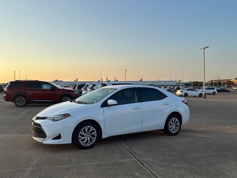 Used 2017 Toyota Corolla LE FWD image 12