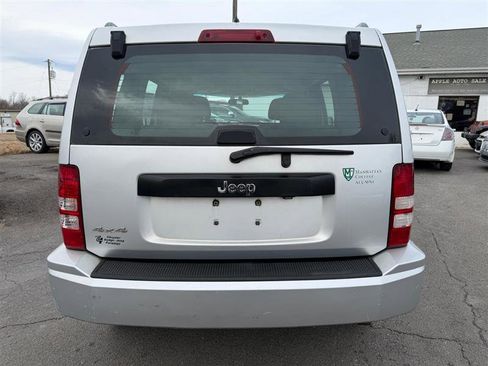 Used 2012 Jeep Liberty Sport image 5