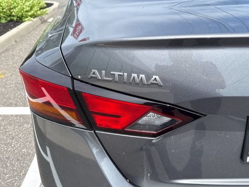 Used 2025 Nissan Altima 2.5 SR FWD image 32