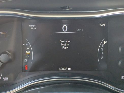 Used 2015 Jeep Grand Cherokee Limited w/ Luxury Group II image 30