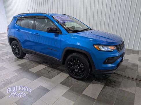 Used 2025 Jeep Compass Latitude w/ Convenience Group AWD/4WD image 5