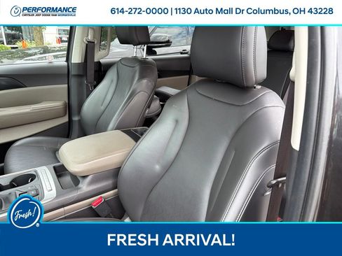 Used 2025 Kia Carnival FWD image 15