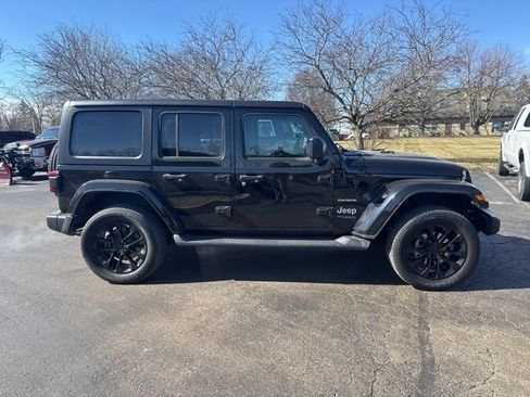 Used 2022 Jeep Wrangler Unlimited Sahara image 9