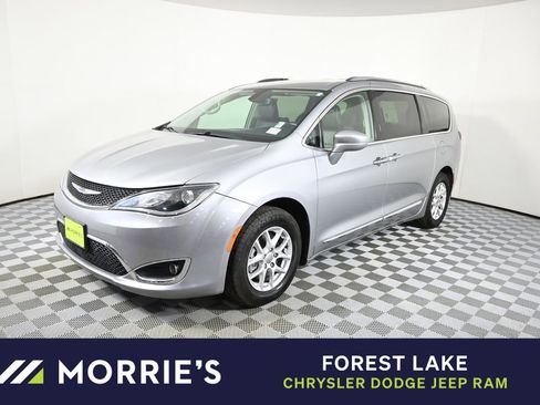 Used 2020 Chrysler Pacifica Touring-L image 1