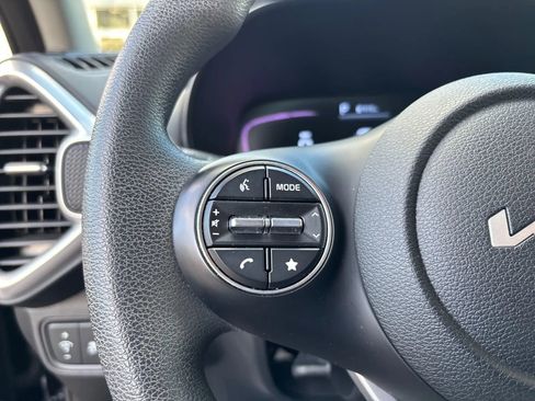 Used 2025 Kia Soul LX w/ LX Technology Package image 16