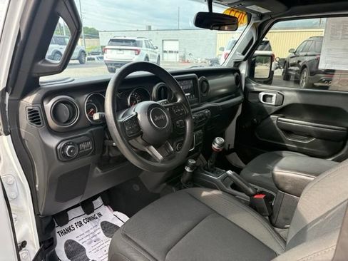 Used 2022 Jeep Wrangler Sport AWD/4WD image 3