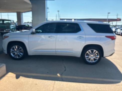 Used 2019 Chevrolet Traverse High Country w/ LPO, Floor Liner Package AWD/4WD image 5