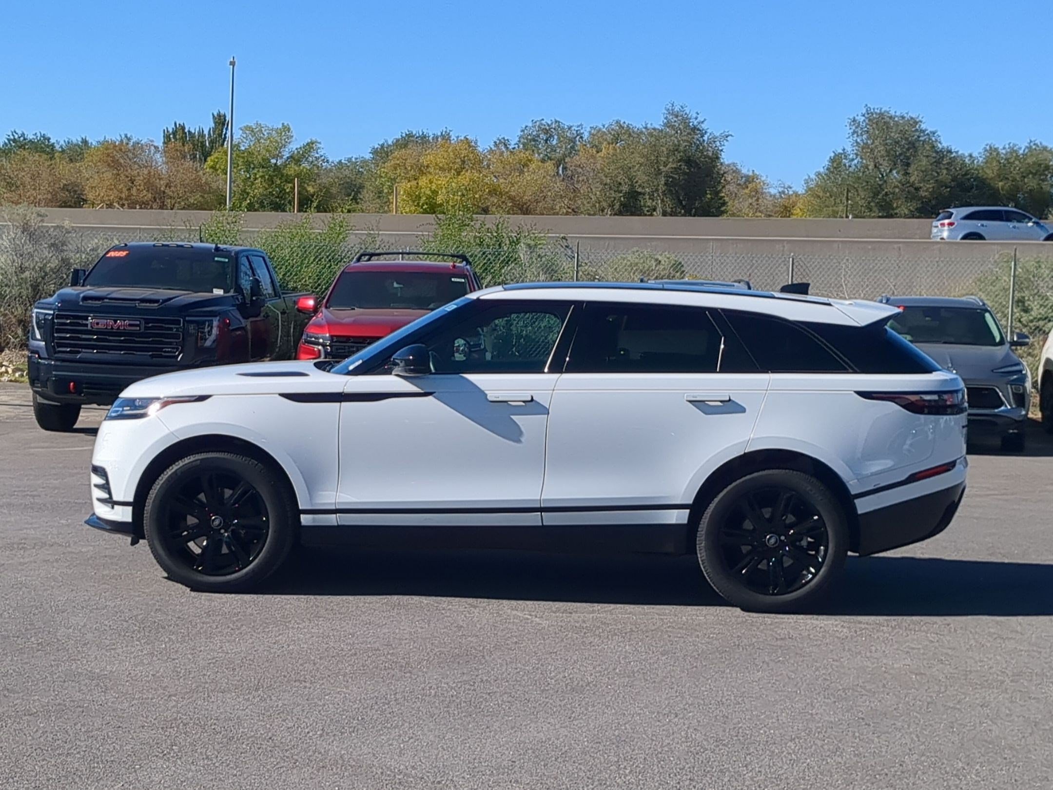 Used 2023 Land Rover Range Rover Velar R-Dynamic S AWD/4WD image 2