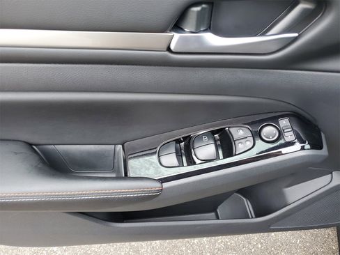 Used 2025 Nissan Altima 2.5 SR w/ SR Premium Package image 20