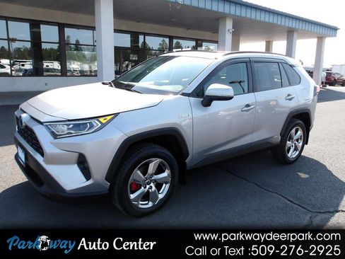Used 2021 Toyota RAV4 XLE image 1