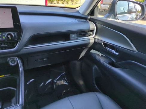 Certified 2025 Toyota Grand Highlander AWD image 17