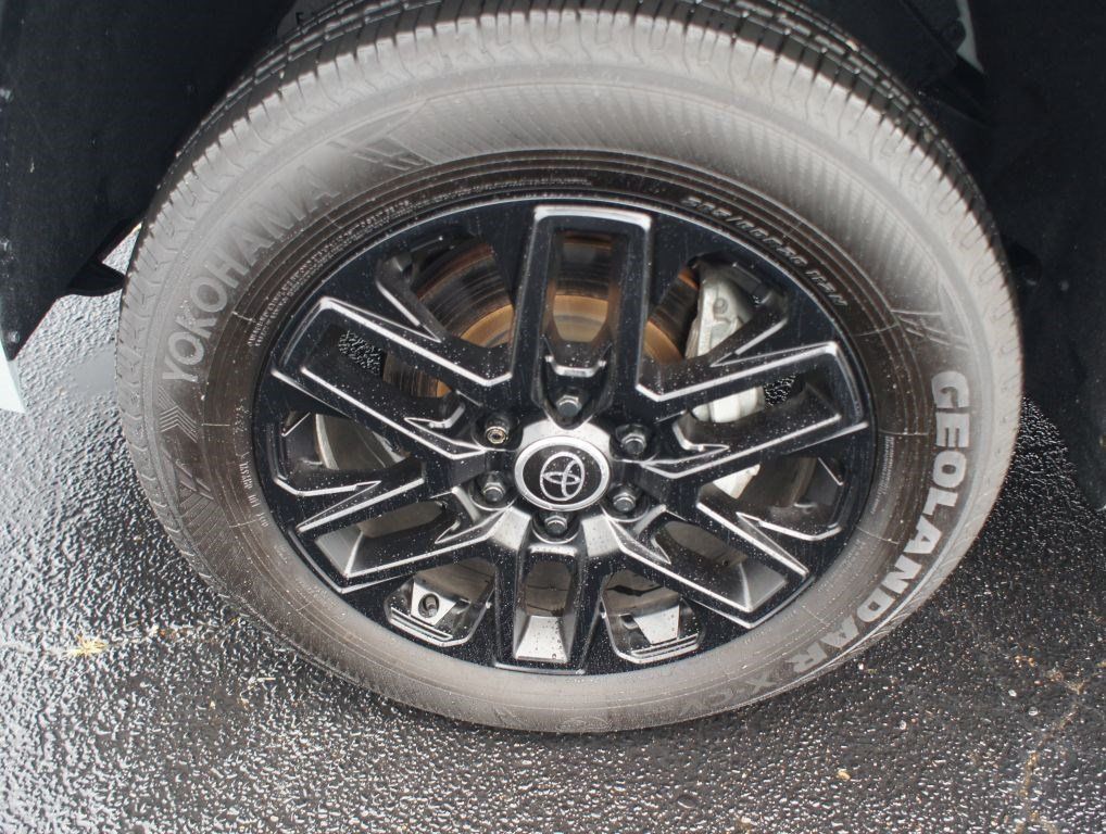Used 2024 Toyota Tundra Limited AWD/4WD image 27