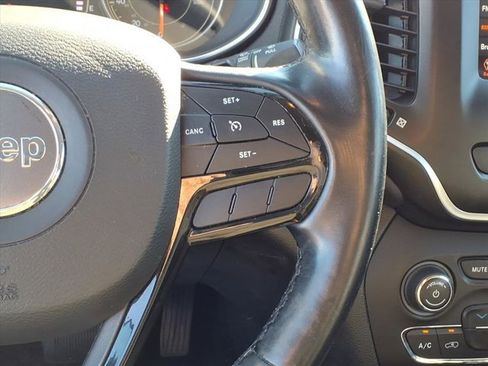 Used 2020 Jeep Cherokee Altitude image 18