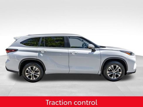 Used 2026 Toyota Highlander XLE AWD/4WD image 5