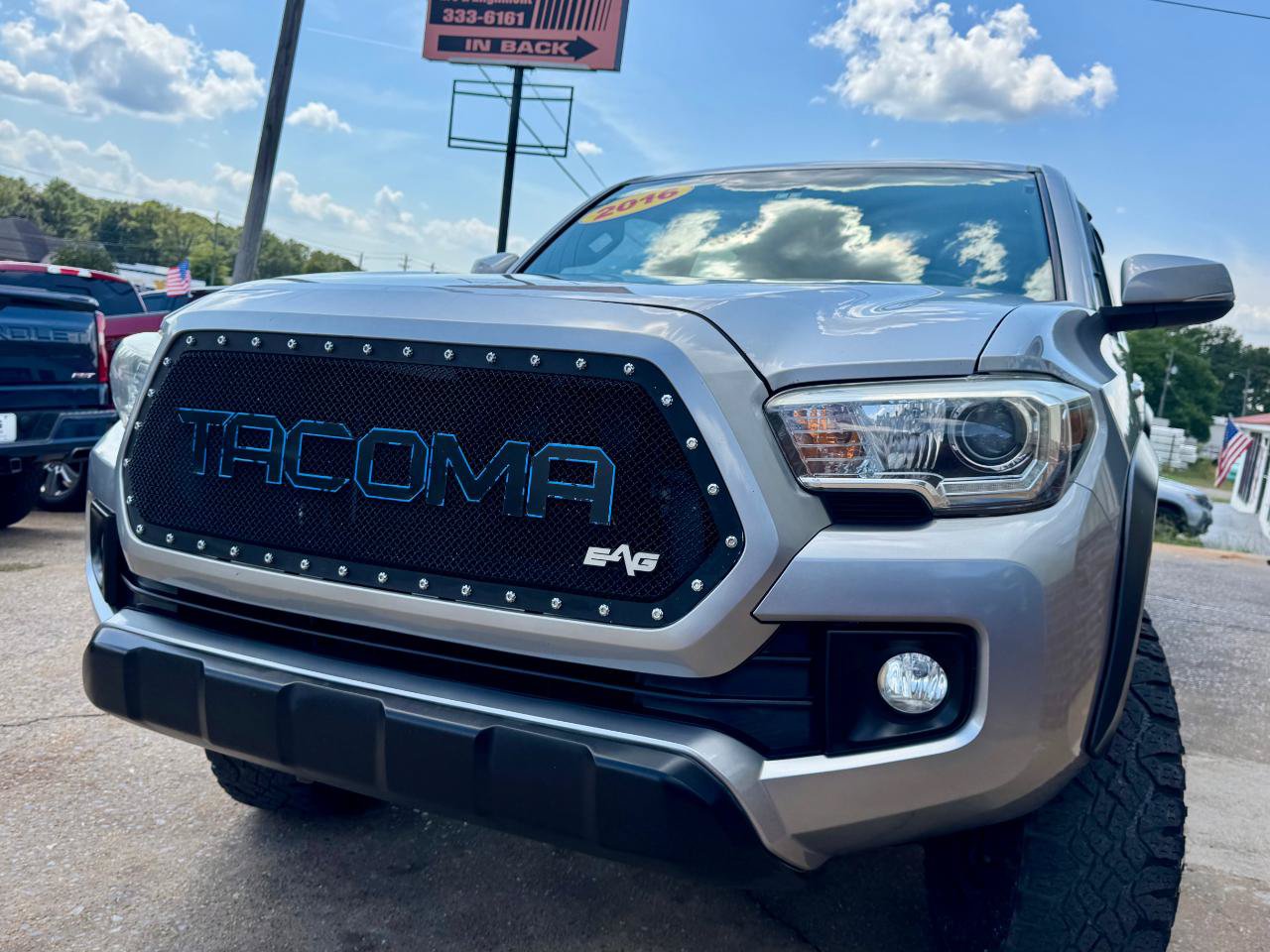 Used 2016 Toyota Tacoma TRD Off-Road w/ Towing Package AWD/4WD image 5