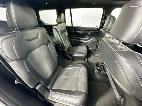 Used 2023 Jeep Grand Cherokee L Laredo image 28